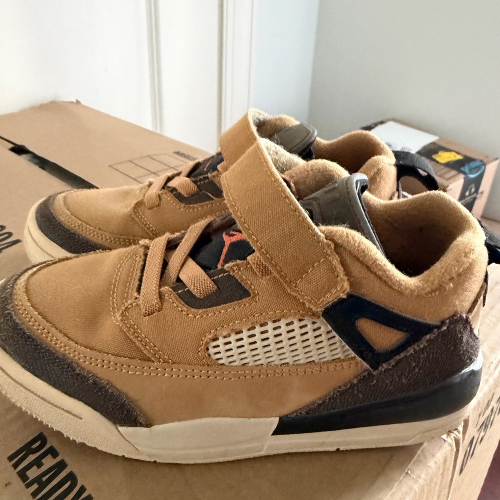 Jordan Kids Tan and Brown Velcro Low-Top Sneakers